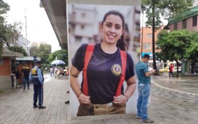 Exposición fotográfica en columnas del Metro invita a resignificar el rol de la mujer 