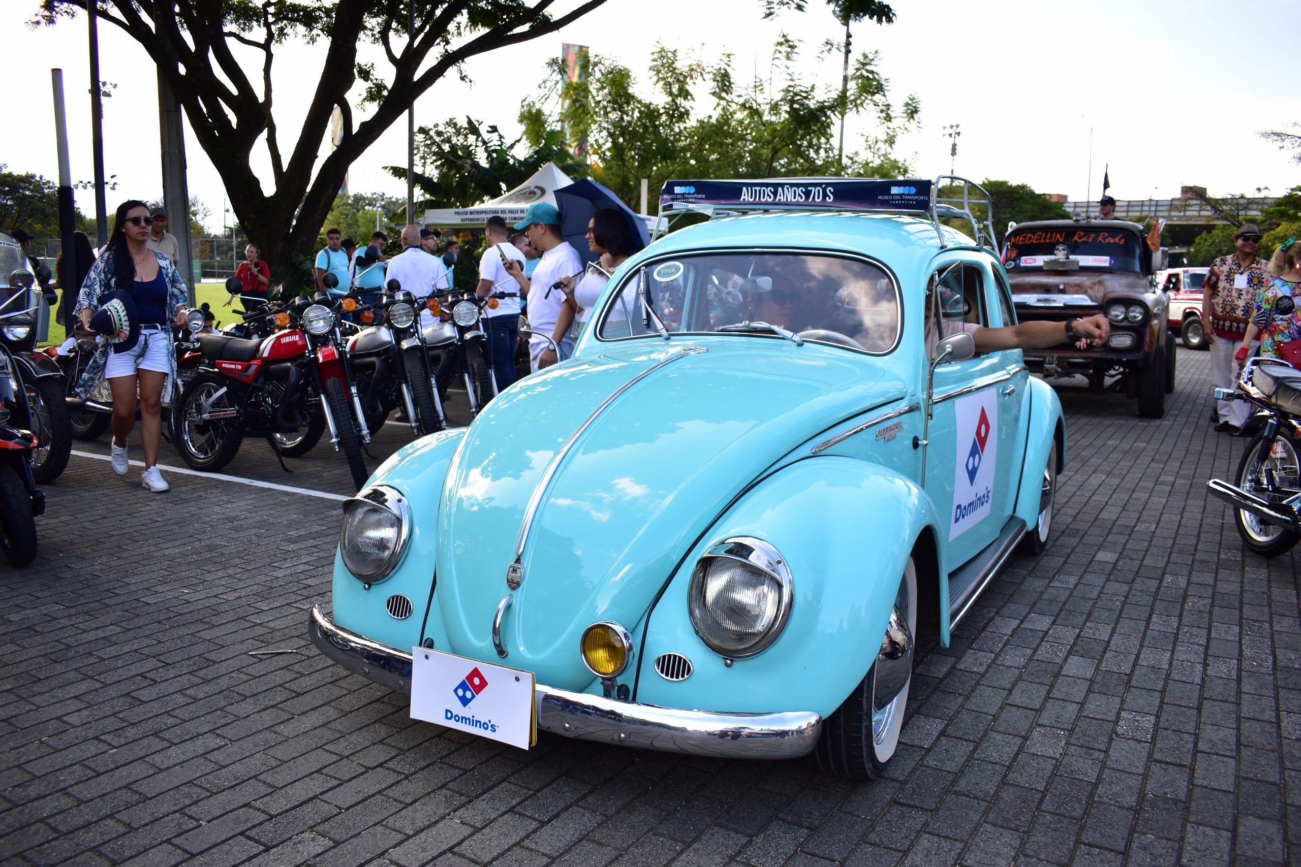 desfile de autos clásicos