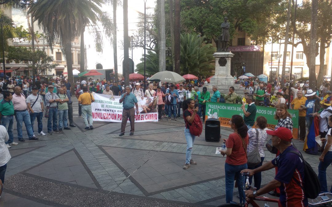 Una tarde en el Parque Berrío, el ágora del centro 