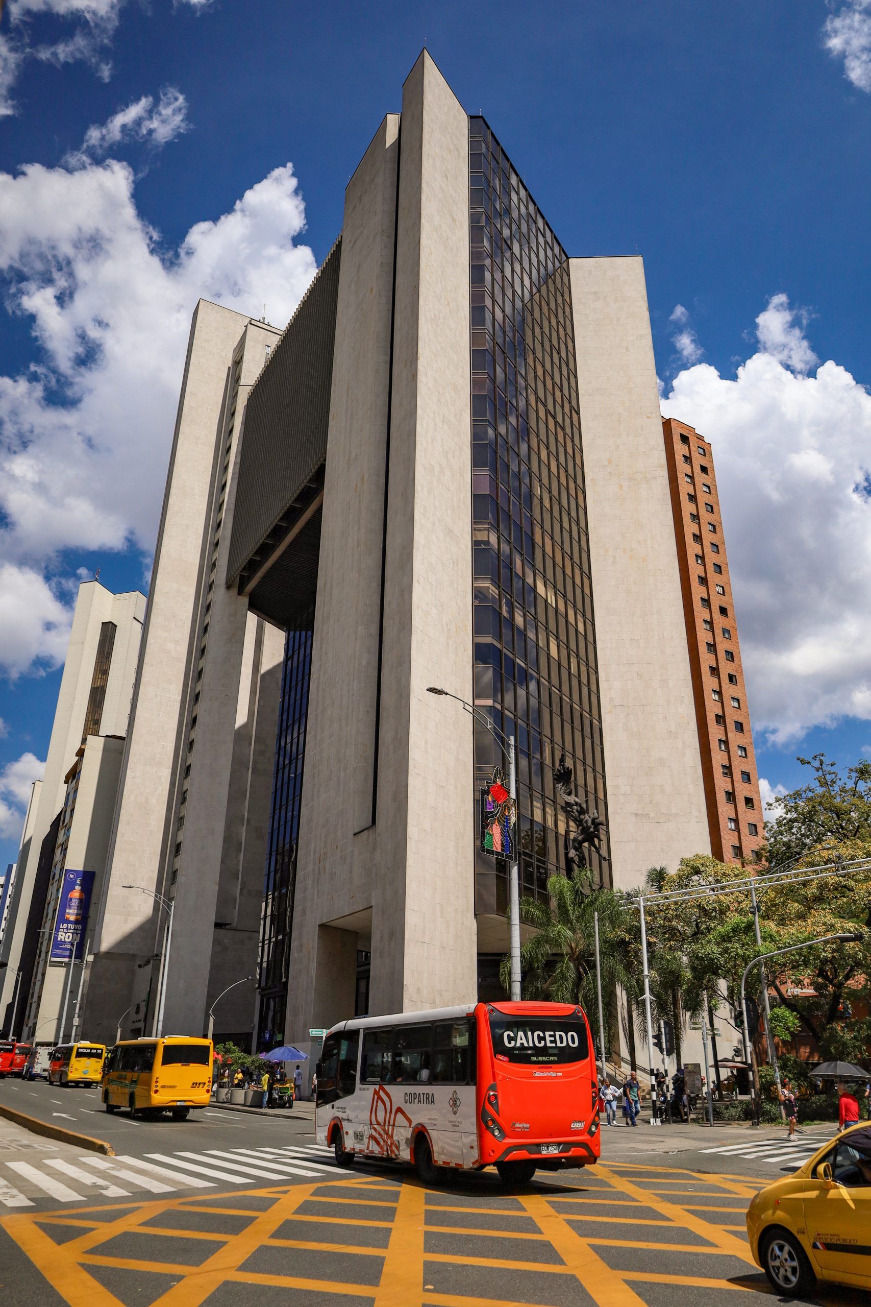 Edificio Vicente Uribe Rendón antiguo palacio arzobispal